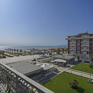 https://hotel-nuovo-tirreno.it-tuscanyhotel.com